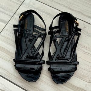 Size 38 Louis Vuitton Logo Sandal in Black Patent Leather